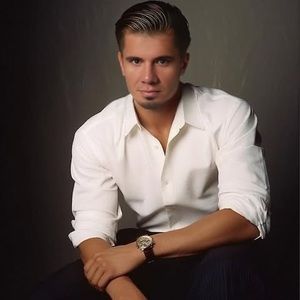 Meet your Posher, Julián